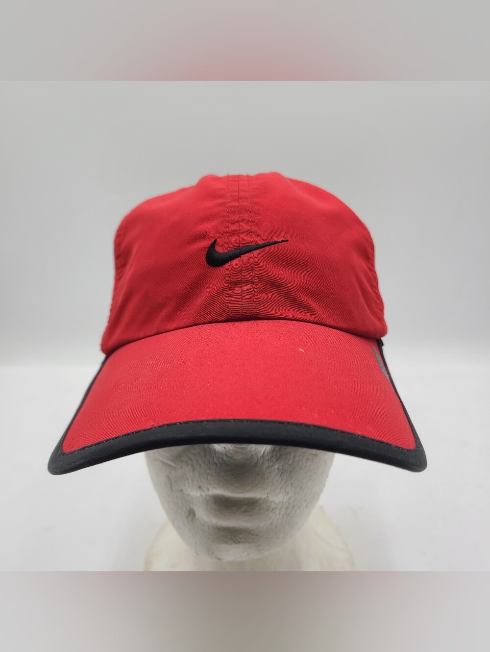 B55 Nike Featherlight Hat Cap Strap Back One Size Red Dri-Fit Running Mens